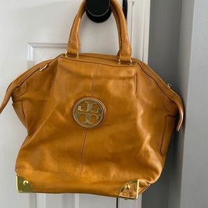 Brown/tan Tory Burch